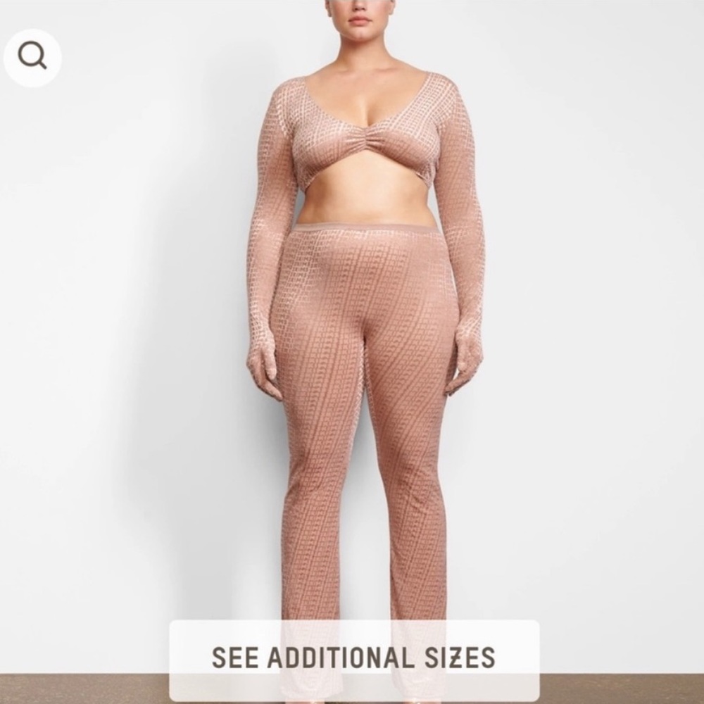 SKIMS Velvet Logo Glove Crop Top in Chai NEW